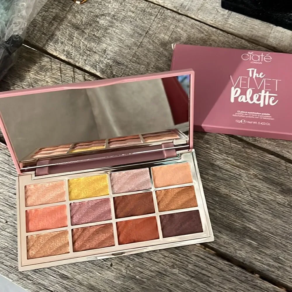 Ciate The Velvet Eyeshadow Pallette- brand new in box- beautiful colors